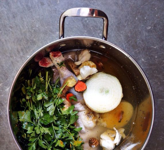 Homemade Chicken Soup w. Seaweed, Reishi Mushroom + Rose hip Broth